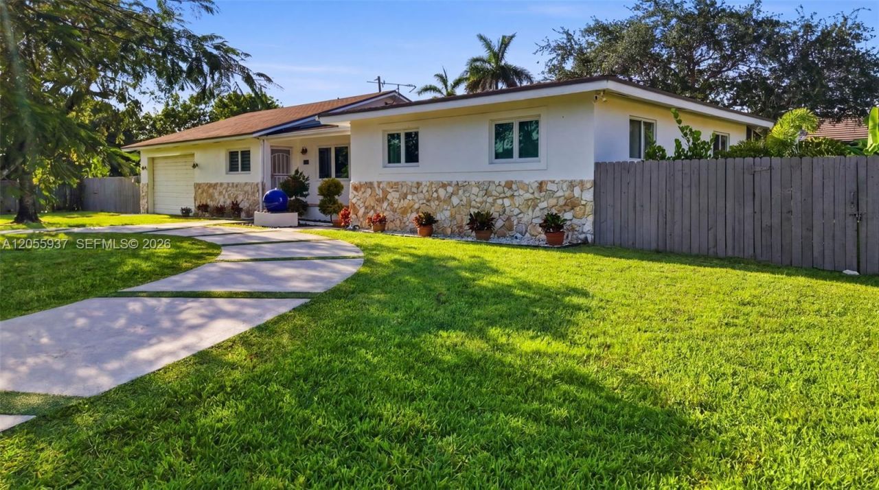 10795 SW 34th St , Miami, FL 33165 Photo