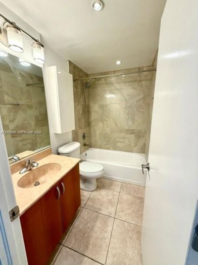 7501 E Treasure Dr , Unit 5H, North Bay Village, FL 33141 Photo
