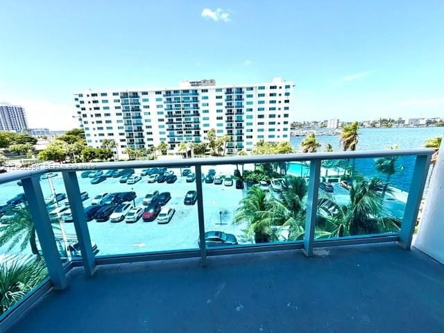 7501 E Treasure Dr , Unit 5H, North Bay Village, FL 33141 Photo