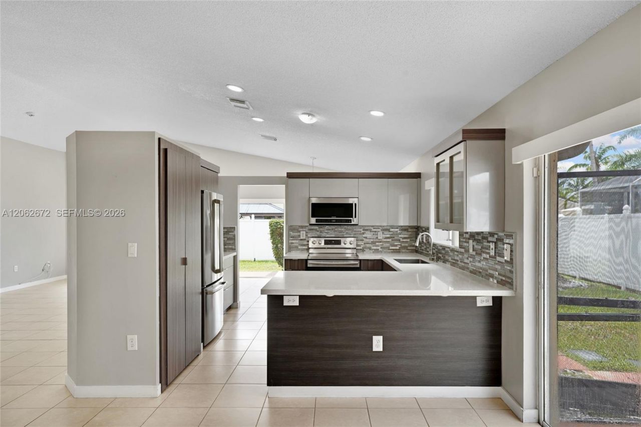 18946 NW 10th St, Pembroke Pines, FL 33029 Photo