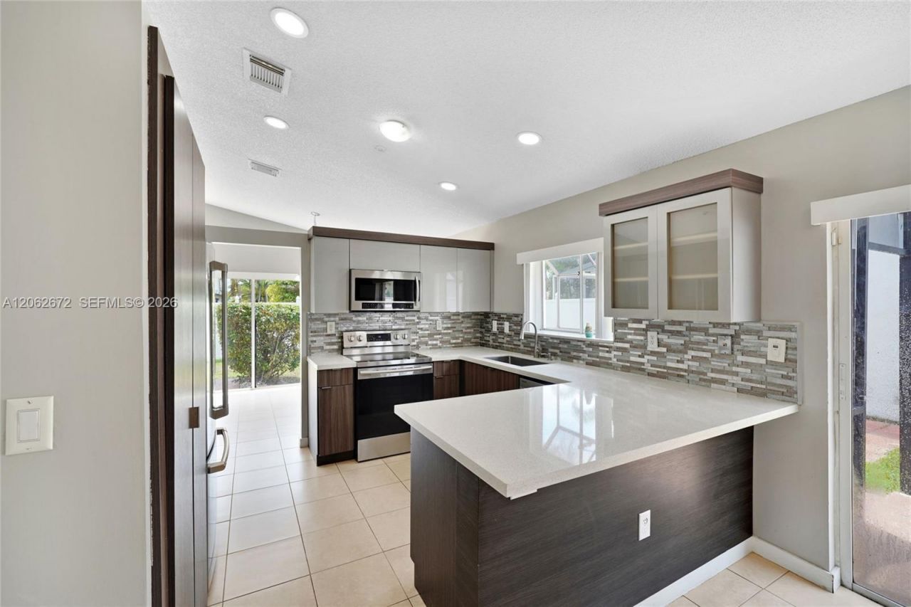 18946 NW 10th St, Pembroke Pines, FL 33029 Photo