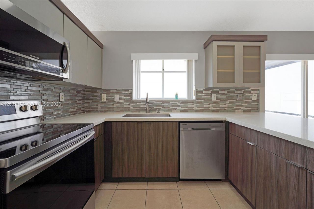 18946 NW 10th St, Pembroke Pines, FL 33029 Photo