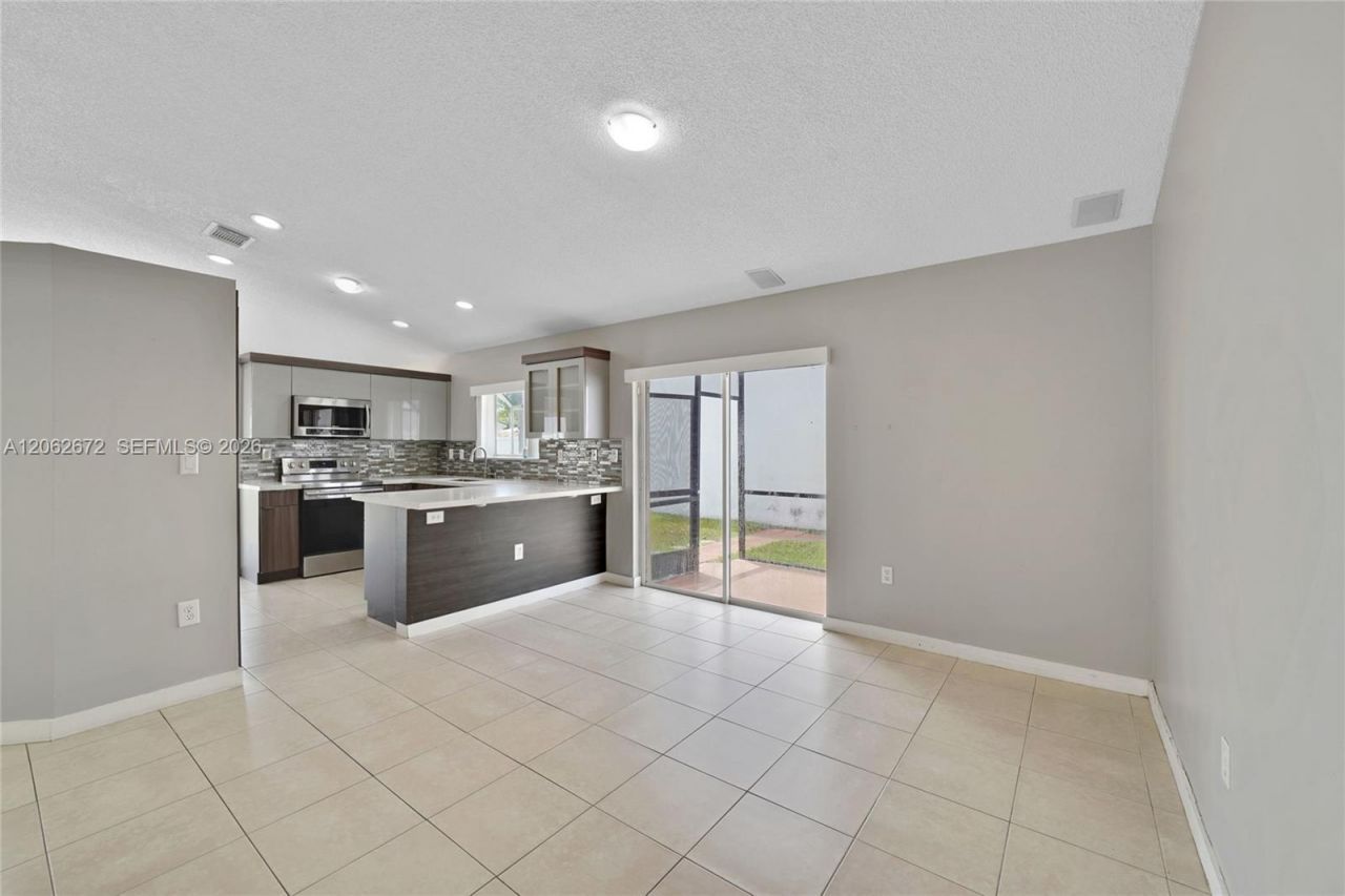 18946 NW 10th St, Pembroke Pines, FL 33029 Photo