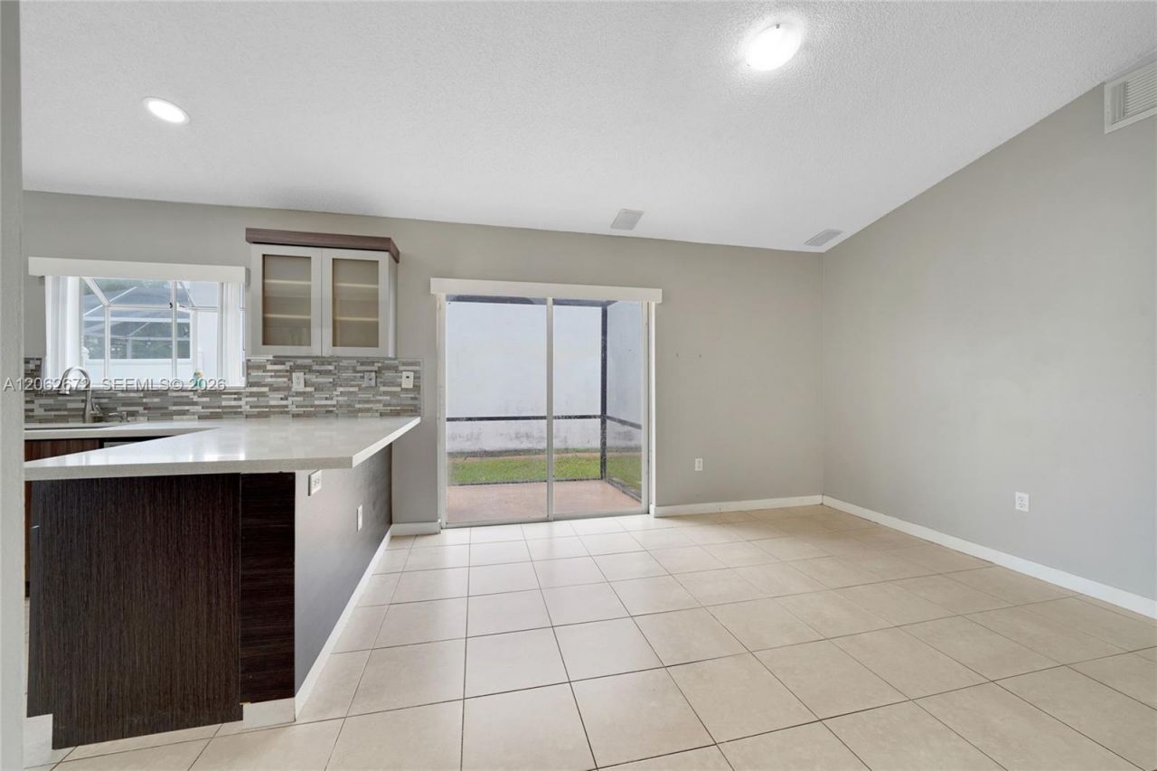 18946 NW 10th St, Pembroke Pines, FL 33029 Photo