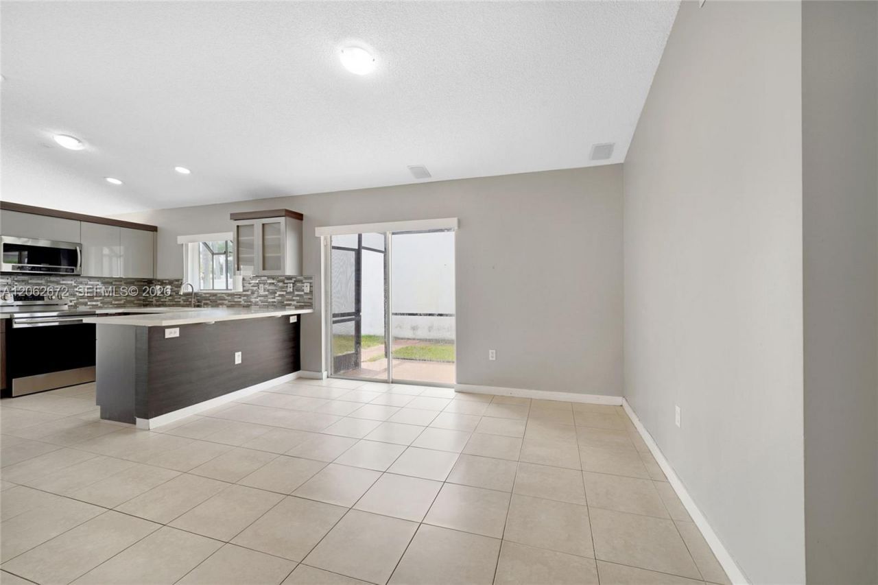 18946 NW 10th St, Pembroke Pines, FL 33029 Photo