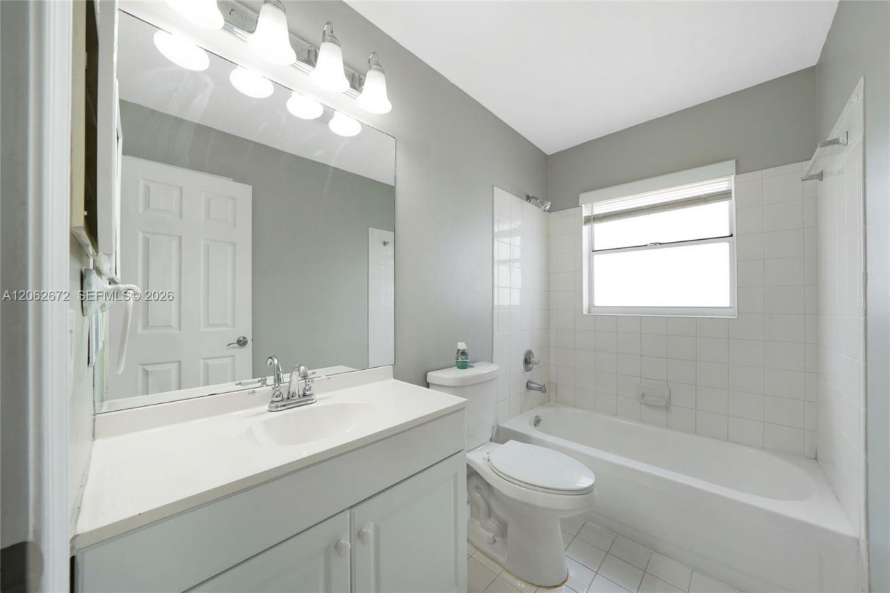 18946 NW 10th St, Pembroke Pines, FL 33029 Photo