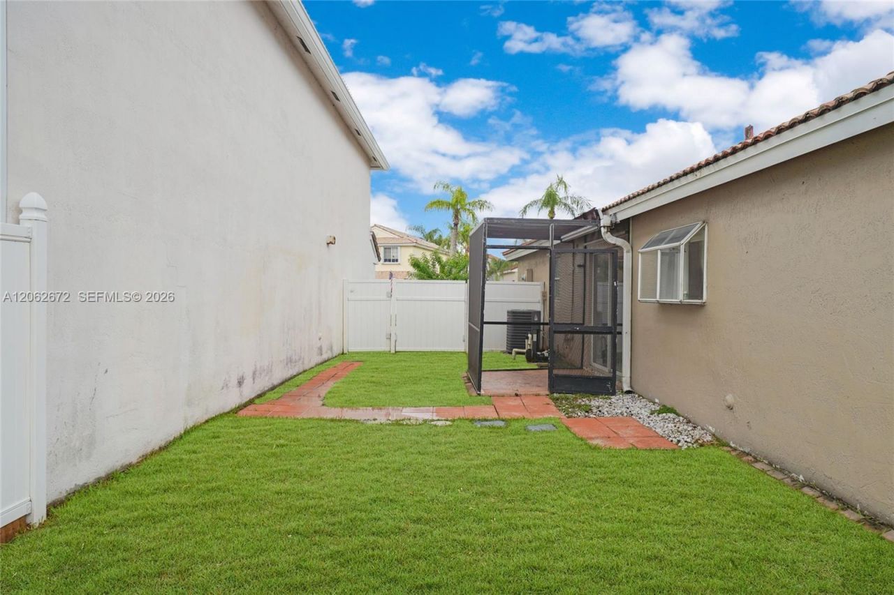 18946 NW 10th St, Pembroke Pines, FL 33029 Photo