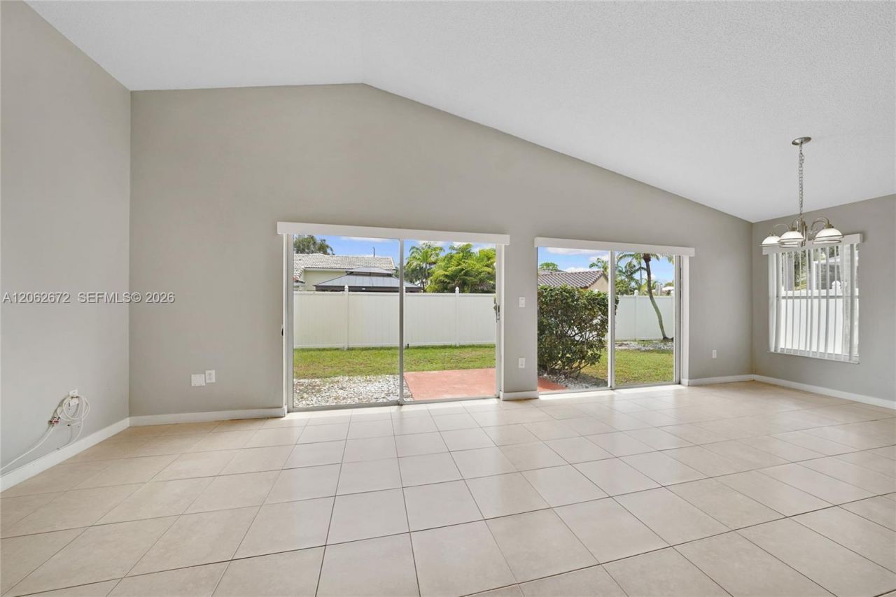 18946 NW 10th St, Pembroke Pines, FL 33029 Photo