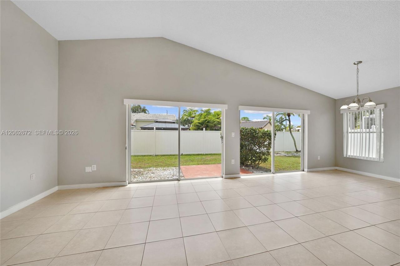 18946 NW 10th St, Pembroke Pines, FL 33029 Photo