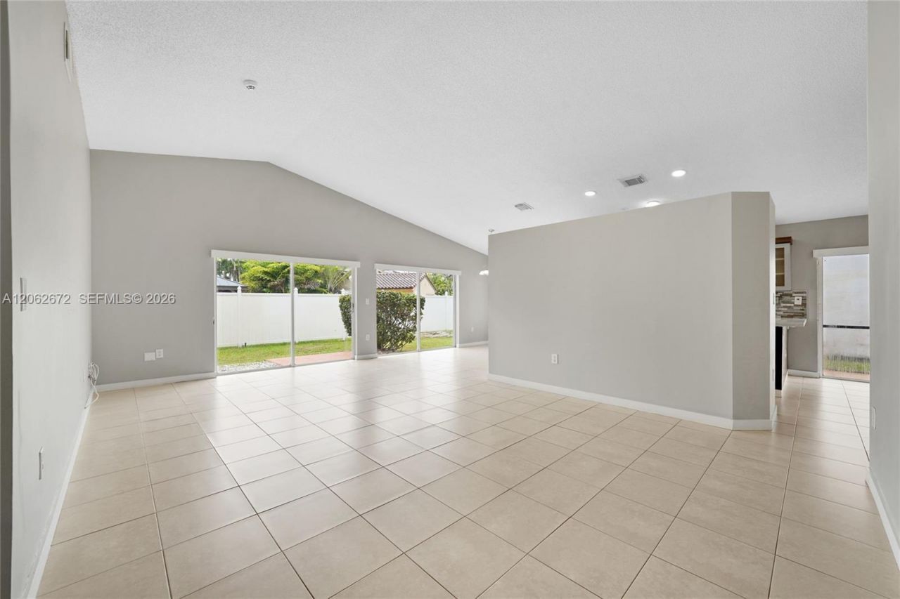 18946 NW 10th St, Pembroke Pines, FL 33029 Photo