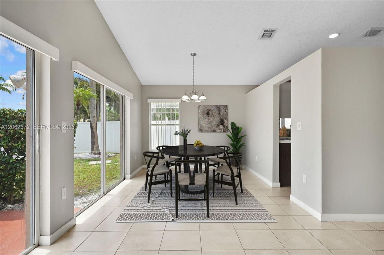 18946 NW 10th St, Pembroke Pines, FL 33029 Photo