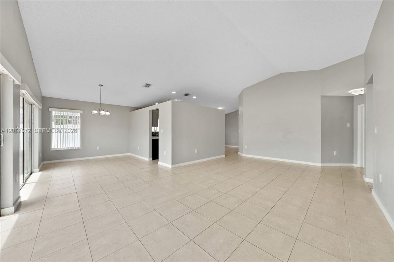 18946 NW 10th St, Pembroke Pines, FL 33029 Photo