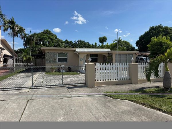 562 E 44th St , Hialeah, FL 33013