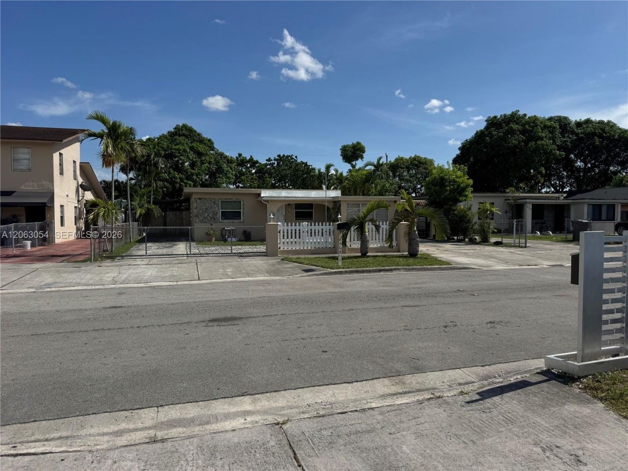562 E 44th St, Hialeah, FL 33013 Photo