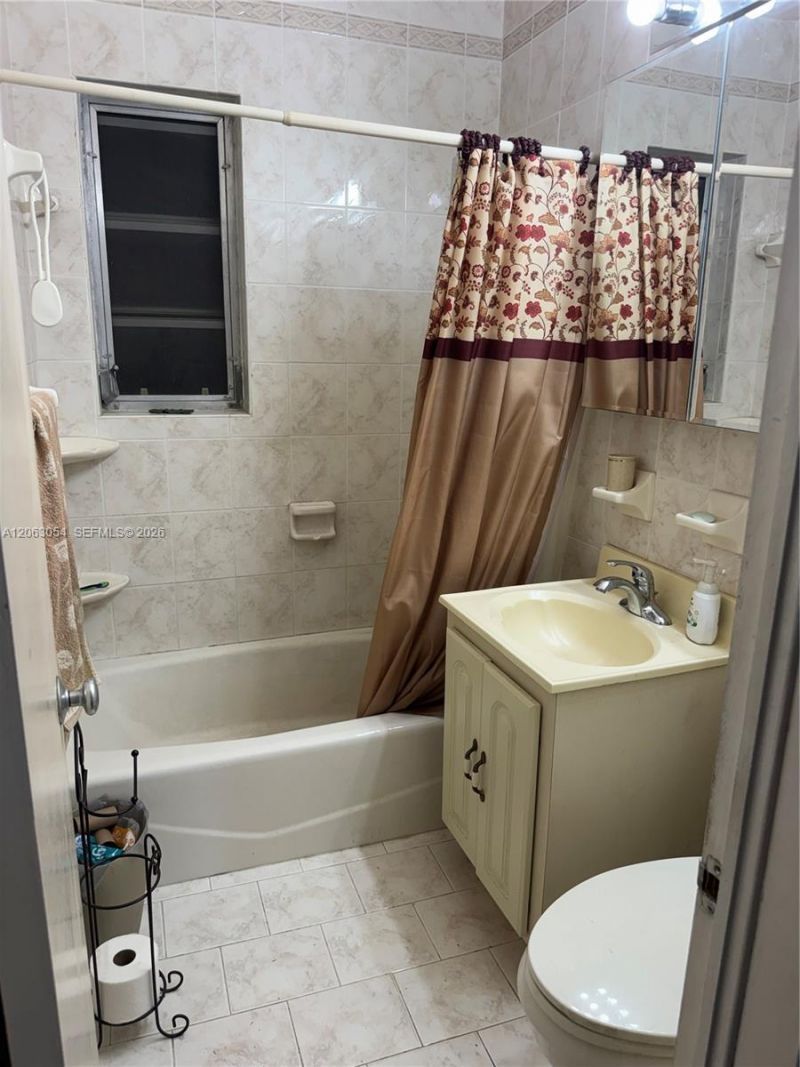562 E 44th St, Hialeah, FL 33013 Photo