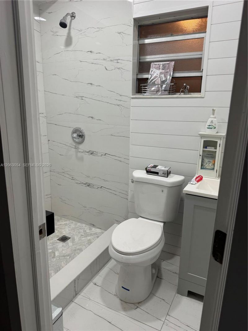 562 E 44th St, Hialeah, FL 33013 Photo
