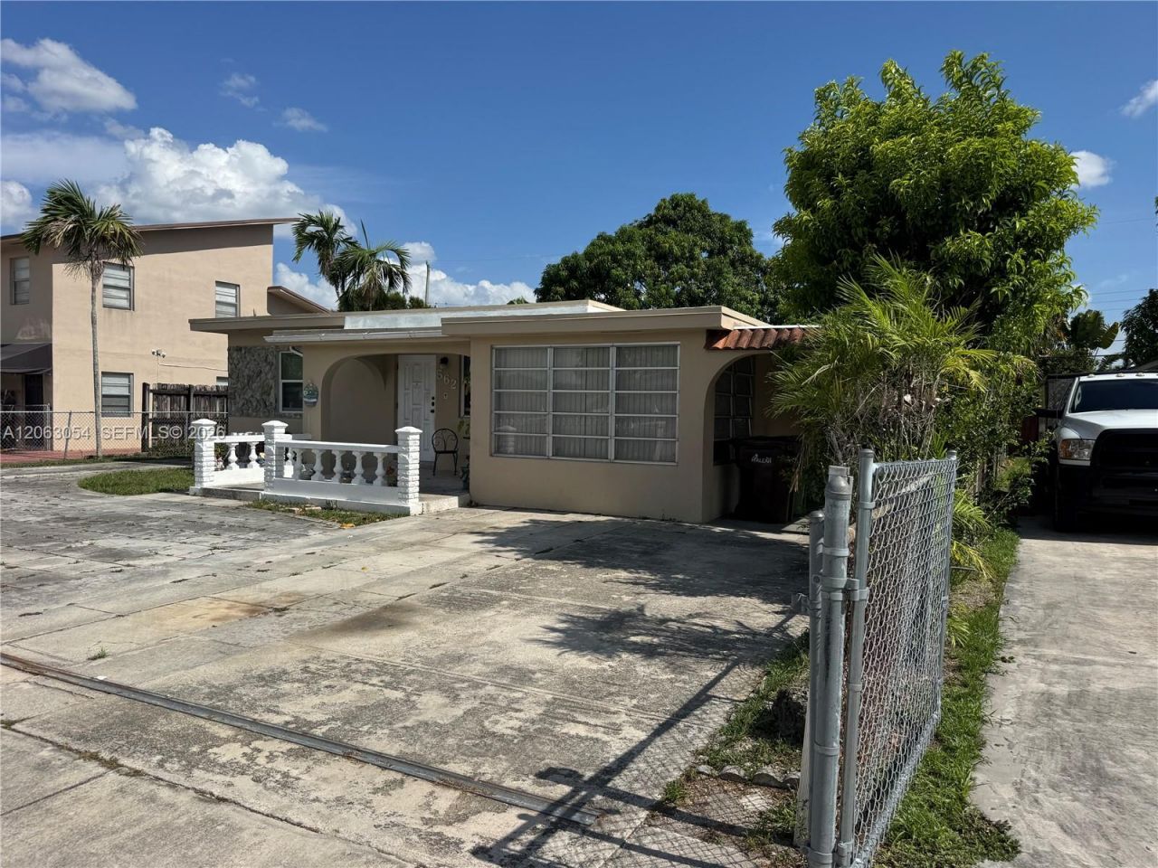 562 E 44th St, Hialeah, FL 33013 Photo