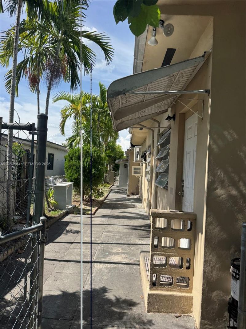 562 E 44th St, Hialeah, FL 33013 Photo