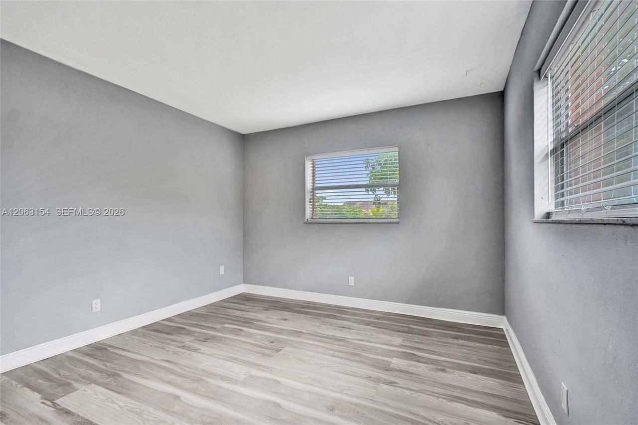 13980 NE 2nd Ct, Miami, FL 33161 Photo