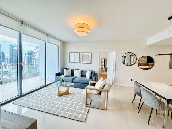 90 SW 3rd St , Unit 3902, Miami, FL 33130