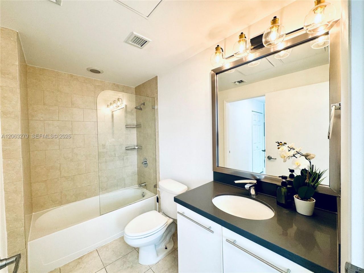 90 SW 3rd St , Unit 3902, Miami, FL 33130 Photo