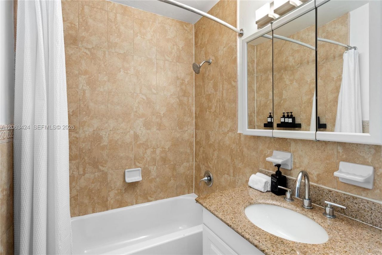 3134 Carter St , Miami, FL 33133 Photo