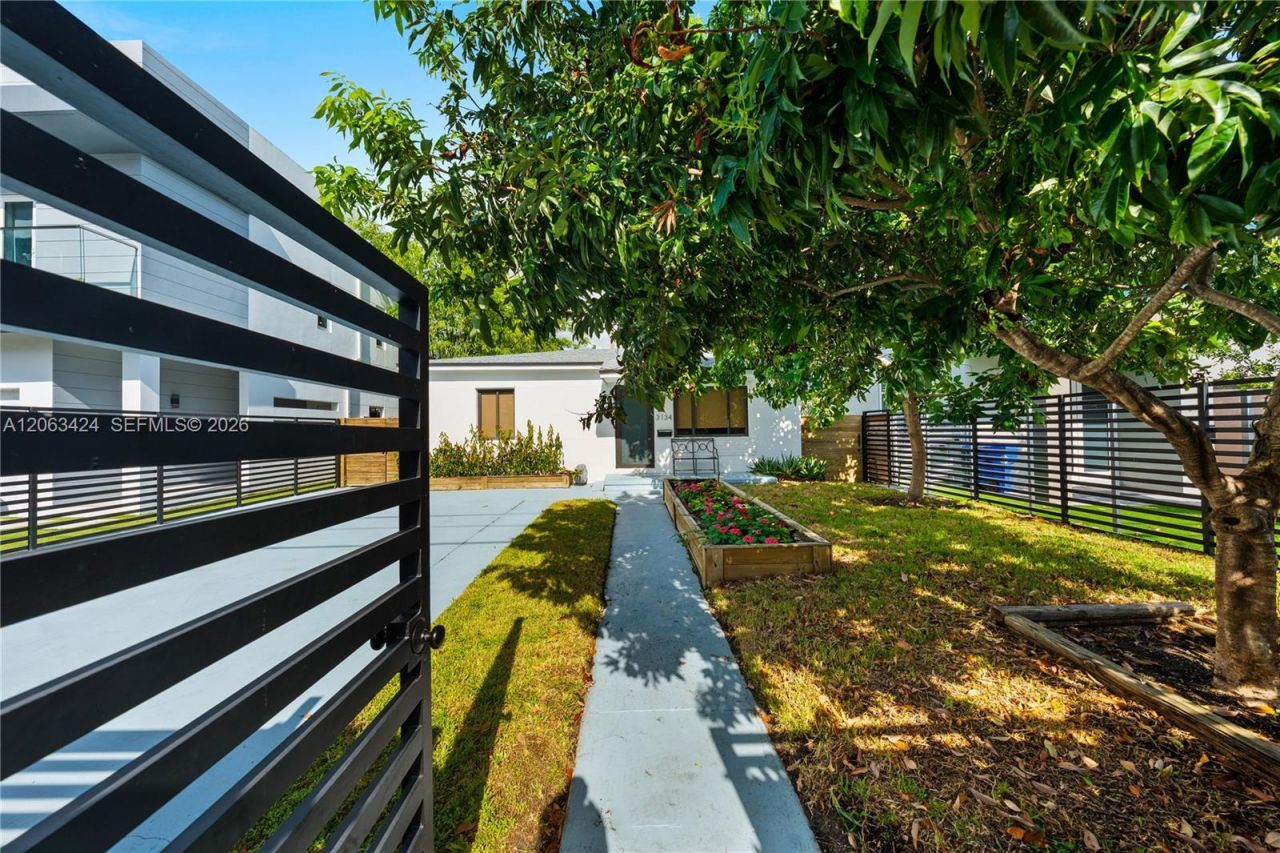 3134 Carter St , Miami, FL 33133 Photo