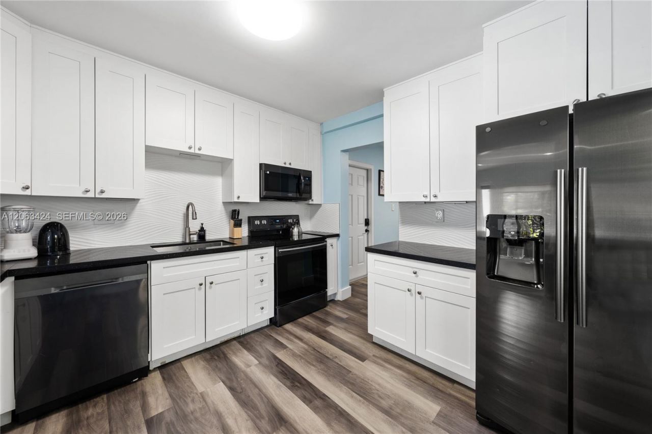 3134 Carter St , Miami, FL 33133 Photo