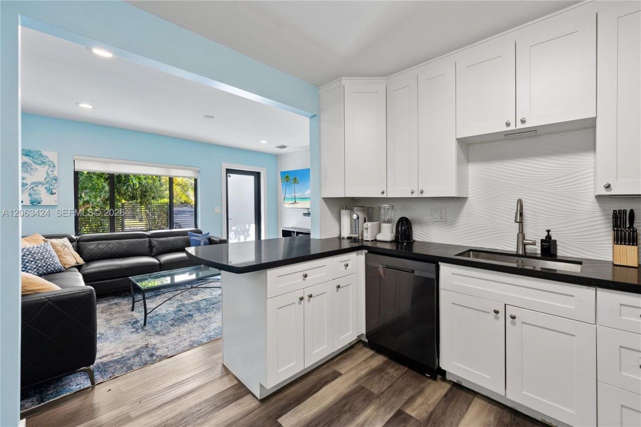 3134 Carter St , Miami, FL 33133 Photo
