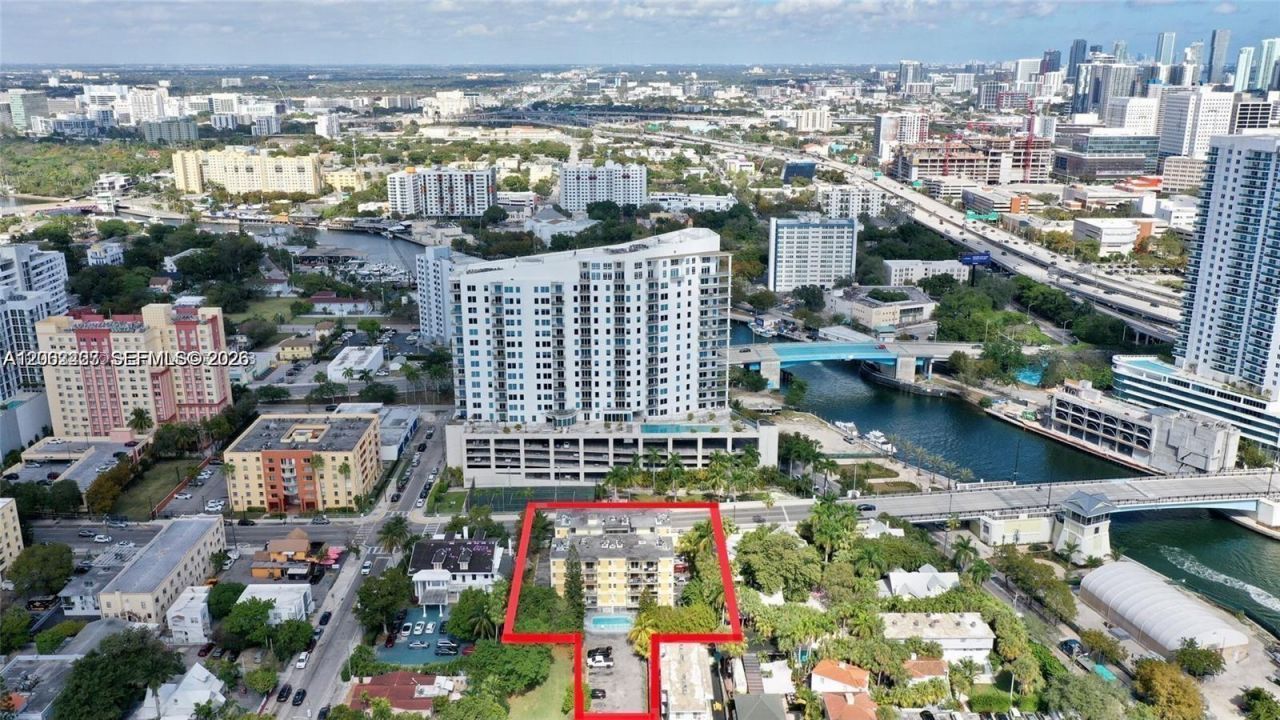 453 SW 2nd St , Unit 301C, Miami, FL 33130 Photo