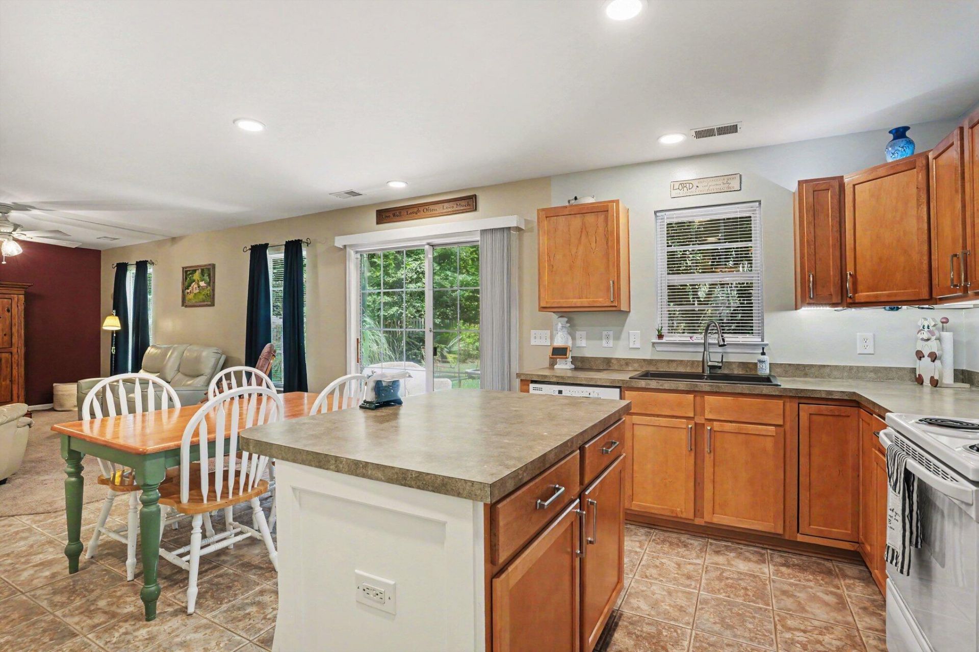 141 Towering Pine Drive Photo 12