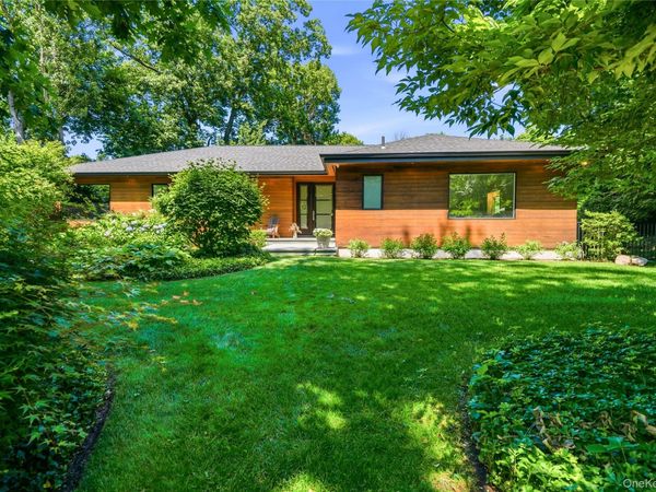 13 The Pines, Roslyn Estates, NY 11576