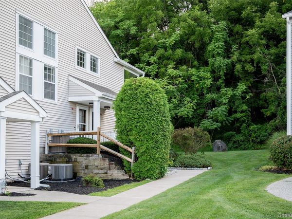 19 The Knolls, Warwick, NY 10990