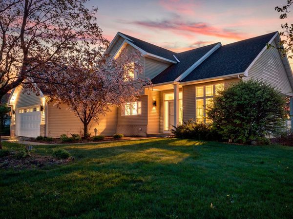 1672 Windsor Drive S, Shakopee, MN 55379