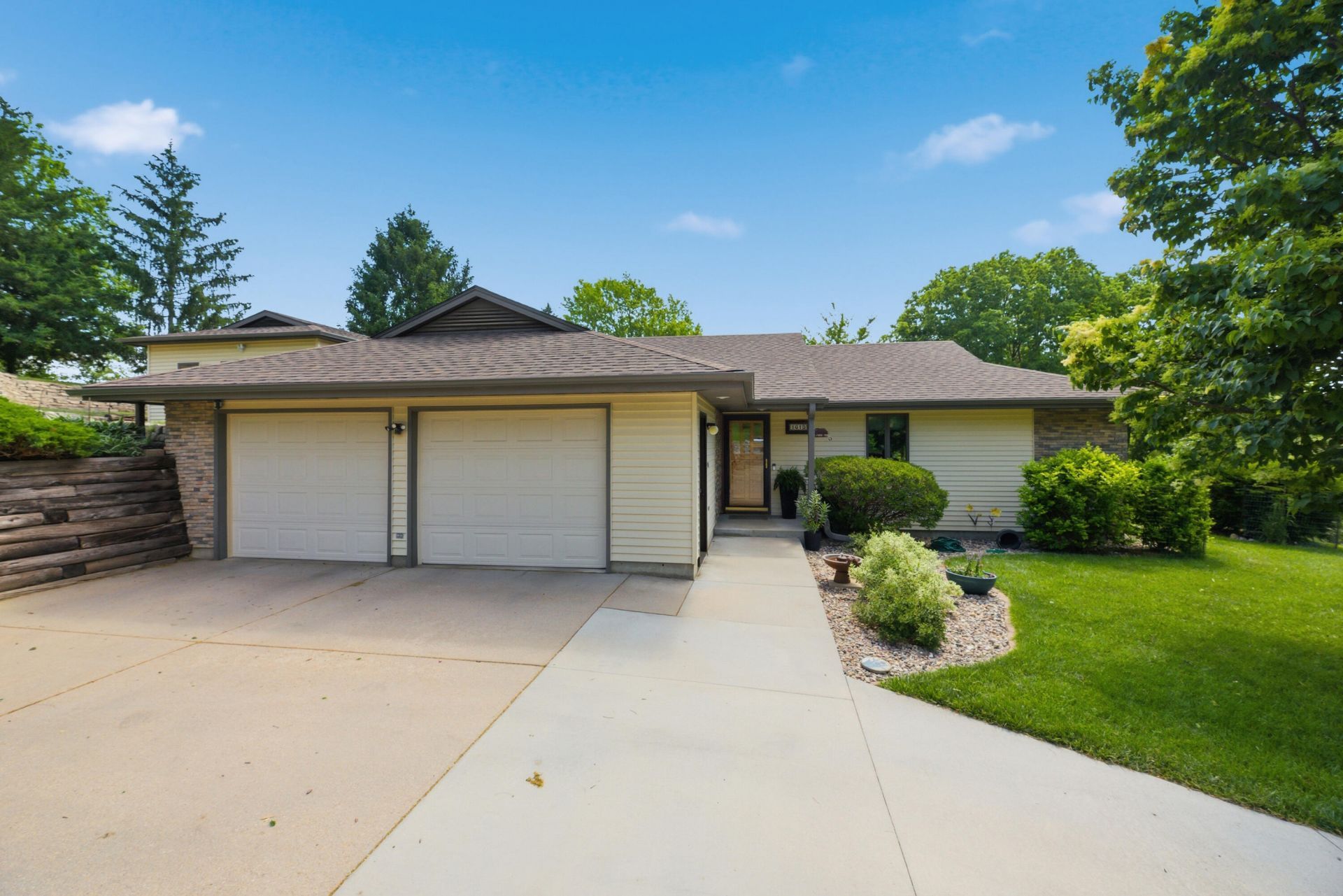 1615 Henry Street, Council Bluffs, IA 51503 Main Photo