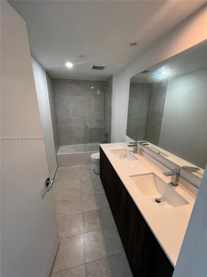 488 NE 18th St , Unit 3000, Miami, FL 33132 Photo
