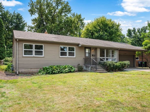1194 Ruggles Street , Roseville, MN 55113