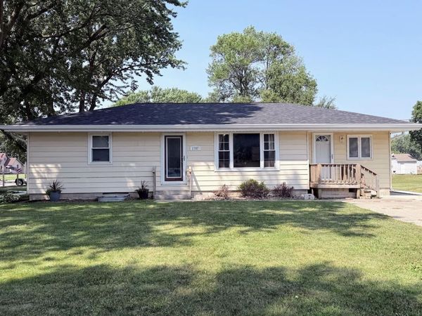 1707 Union Street , Emmetsburg, IA 50536