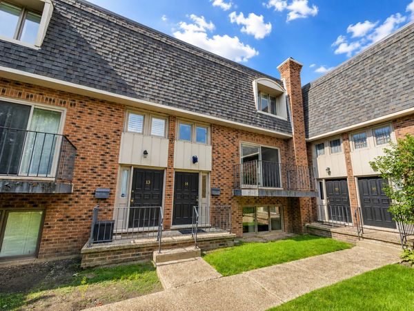 1111 S Waukegan Road S, Unit 14, Lake Forest, IL 60045