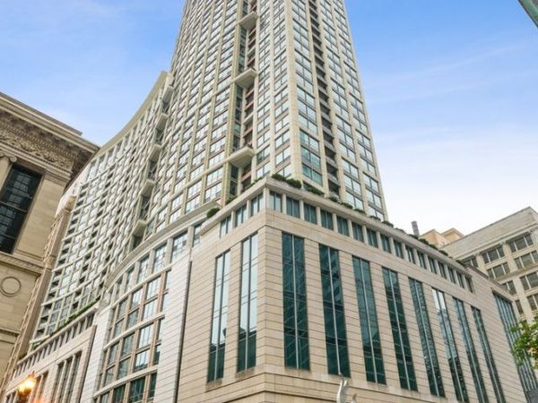 130 N Garland Court, Chicago, IL 60602