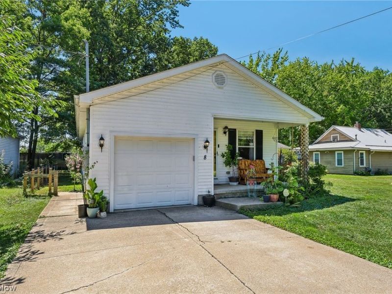 8 Oakwood Boulevard, Painesville Township, OH 44077 Photo 2
