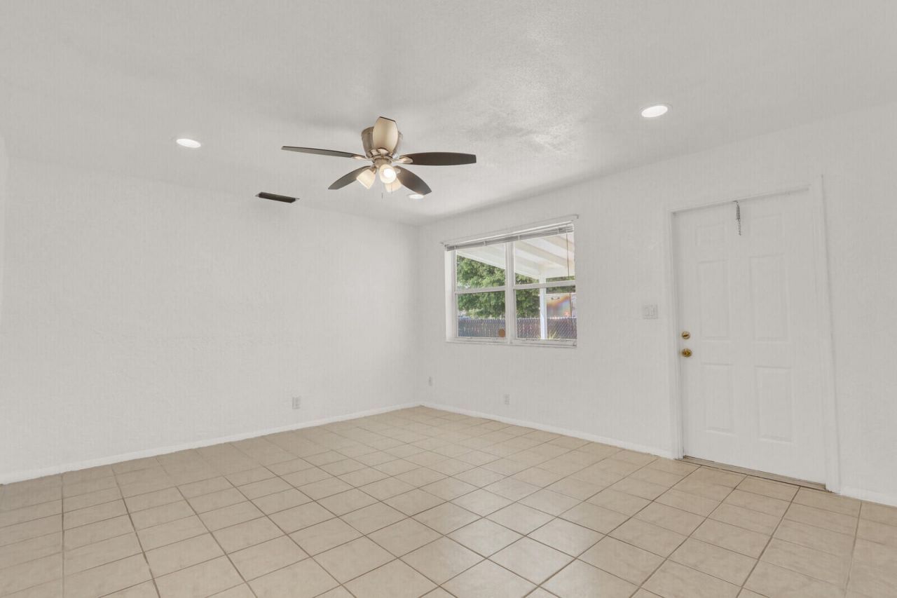 357 Garden Boulevard, Palm Beach Gardens, FL 33410 Photo