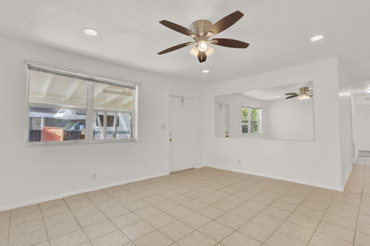 357 Garden Boulevard, Palm Beach Gardens, FL 33410 Photo