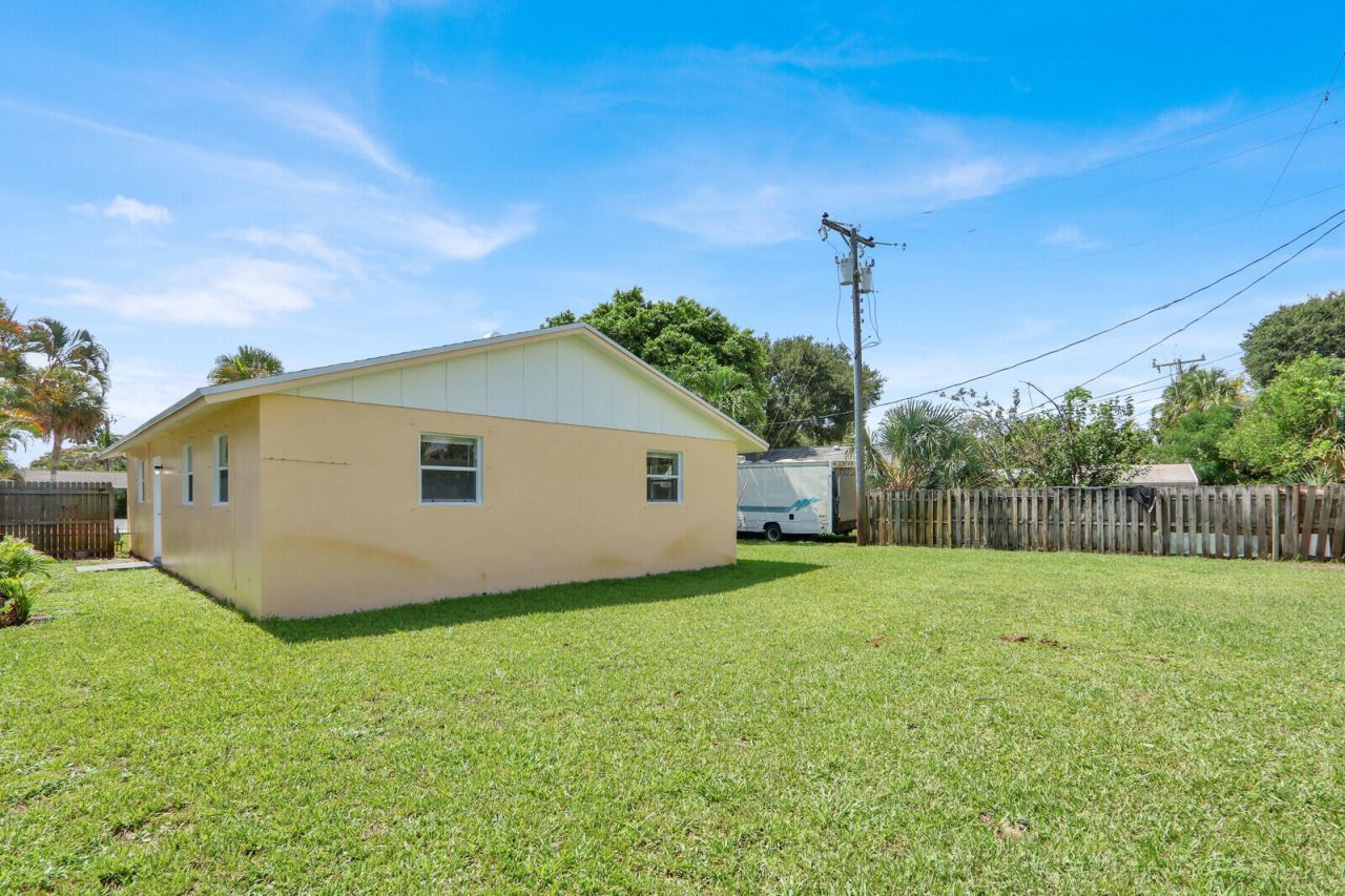 357 Garden Boulevard, Palm Beach Gardens, FL 33410 Photo