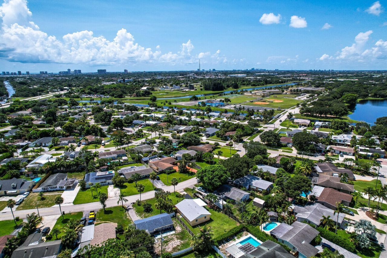 357 Garden Boulevard, Palm Beach Gardens, FL 33410 Photo