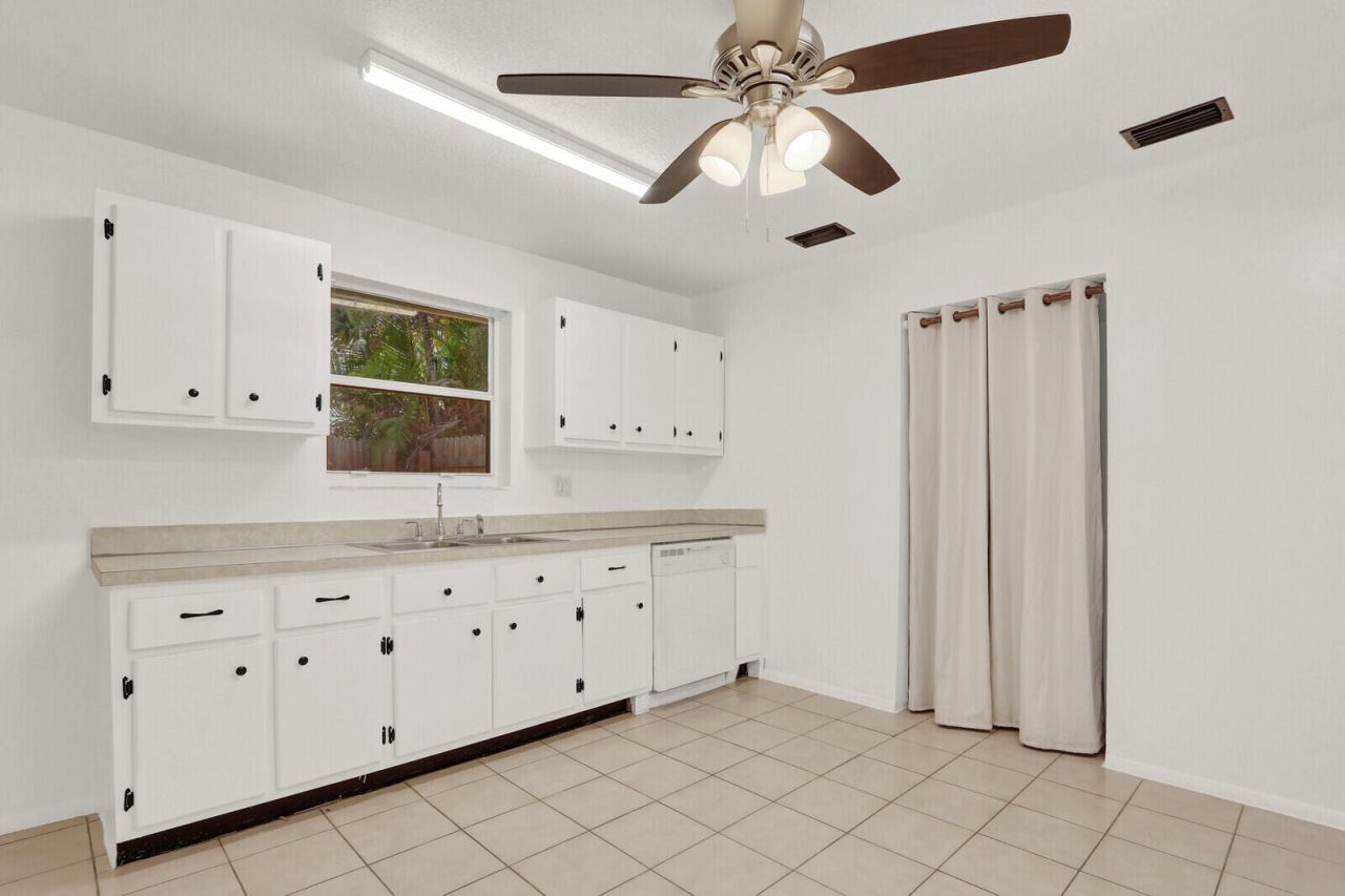 357 Garden Boulevard, Palm Beach Gardens, FL 33410 Photo