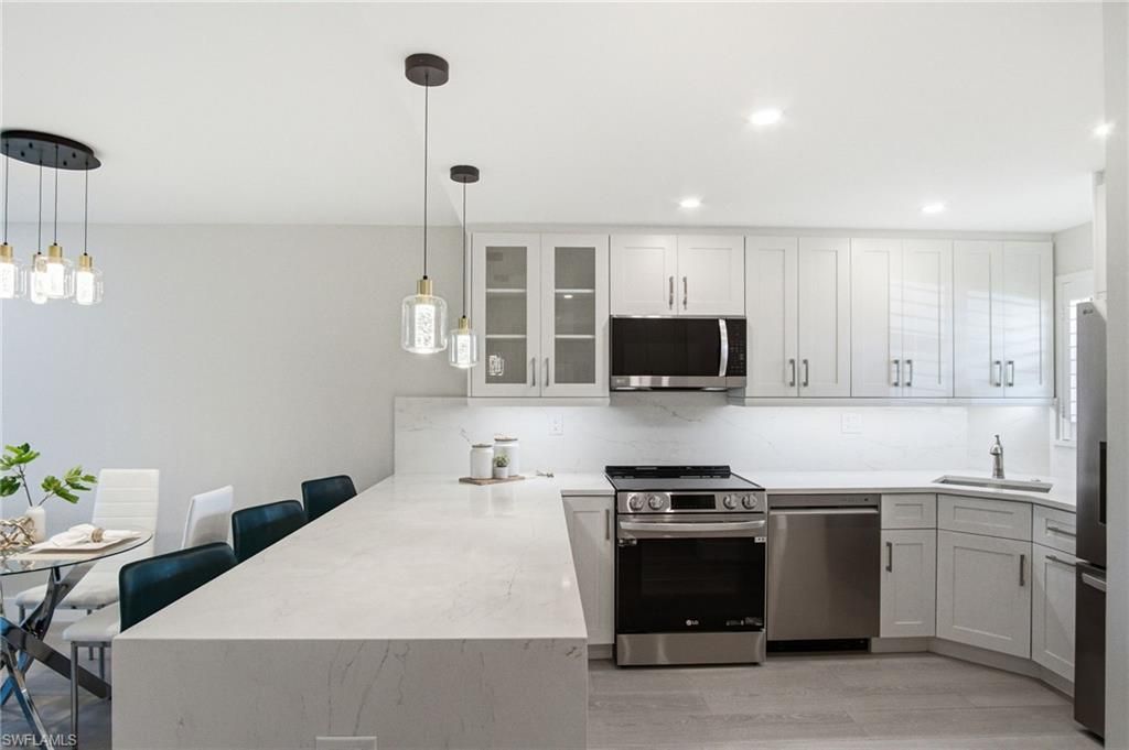 9 High Point Cir N, Unit 108, Naples, FL 34103 Photo