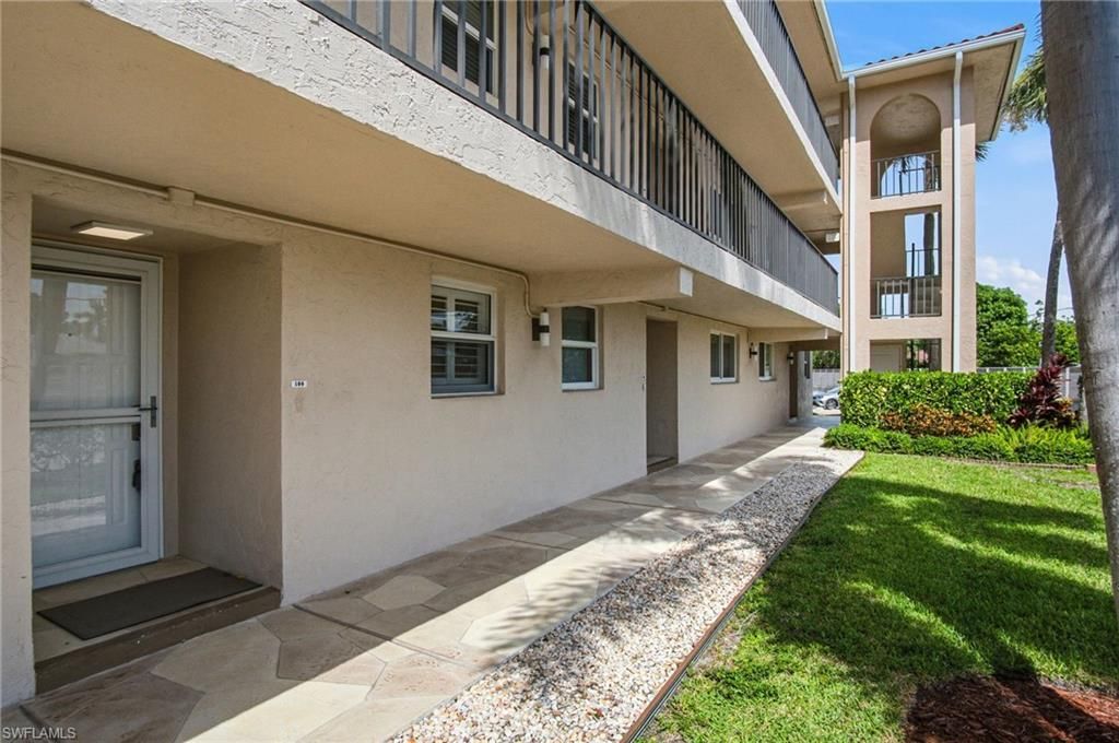 9 High Point Cir N, Unit 108, Naples, FL 34103 Photo