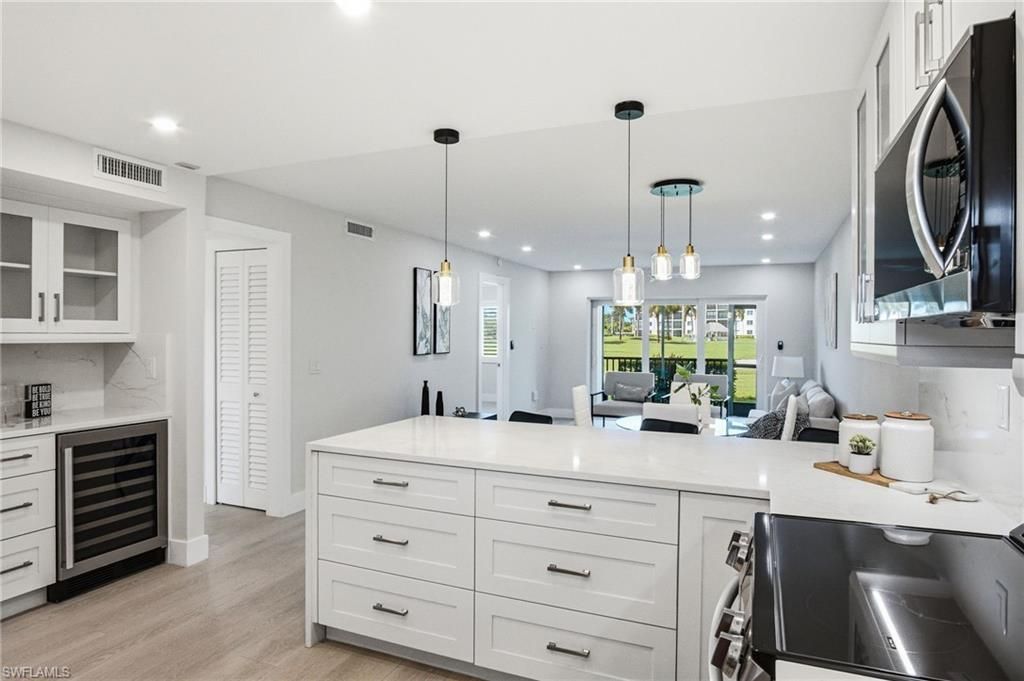9 High Point Cir N, Unit 108, Naples, FL 34103 Photo
