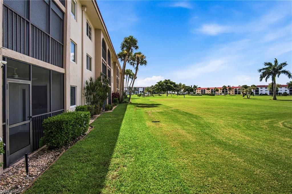 9 High Point Cir N, Unit 108, Naples, FL 34103 Photo